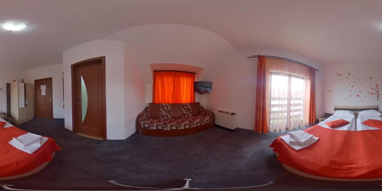 Pensiunea Maya Sîmbăta de Sus Esterno foto