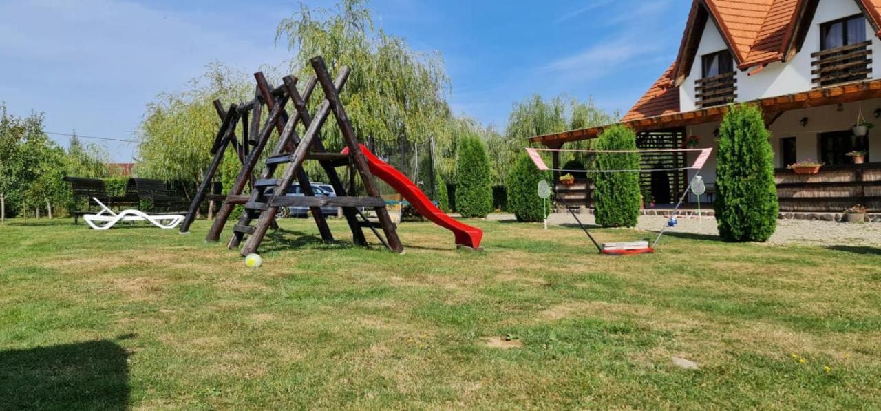 Pensiunea Maya Sîmbăta de Sus Esterno foto